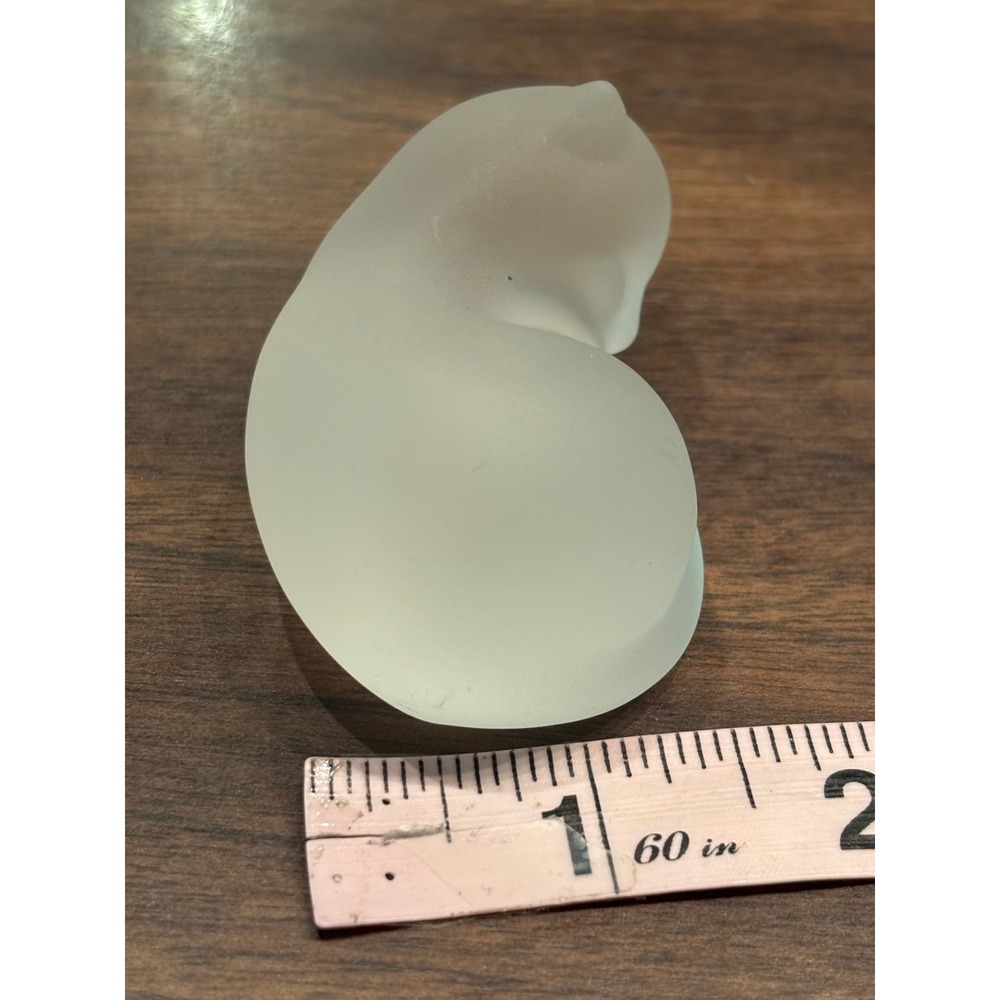 The Franklin Mint Frosted Satin Glass Sleeping Cat Figurine Vintage Art Glass - Picture 9 of 10